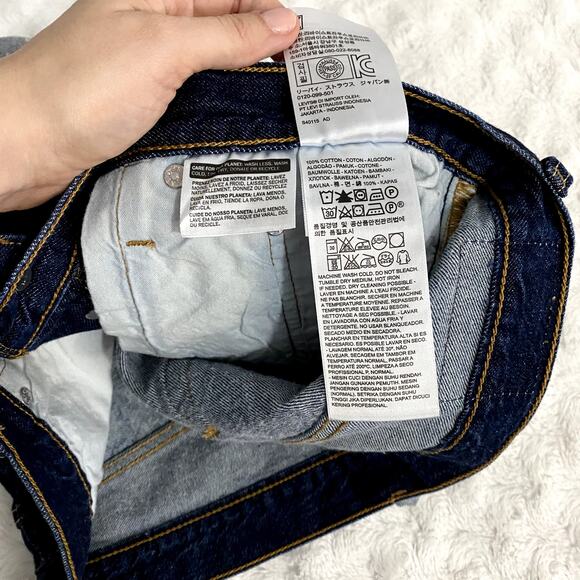 Levi's Blue Dark Wash Denim 501 Cuffed Button Fly Summer Beach Shorts 28 - Picture 4 of 8